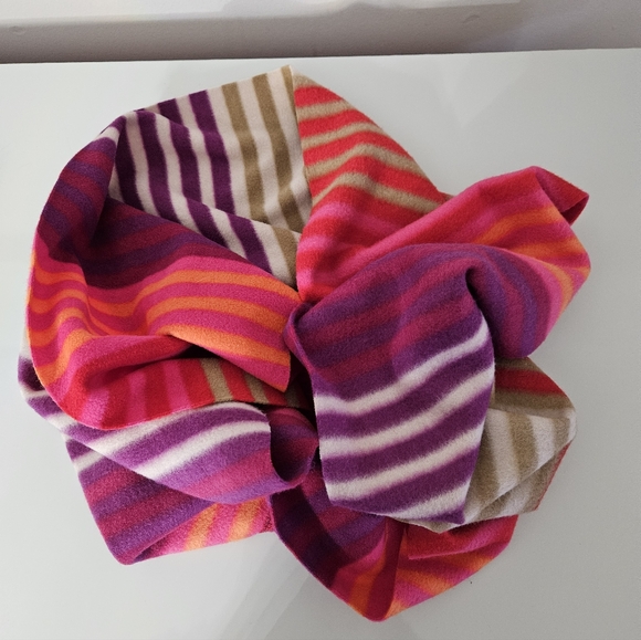 Old Navy Colourful Infinity Scarf - Picture 2 of 4